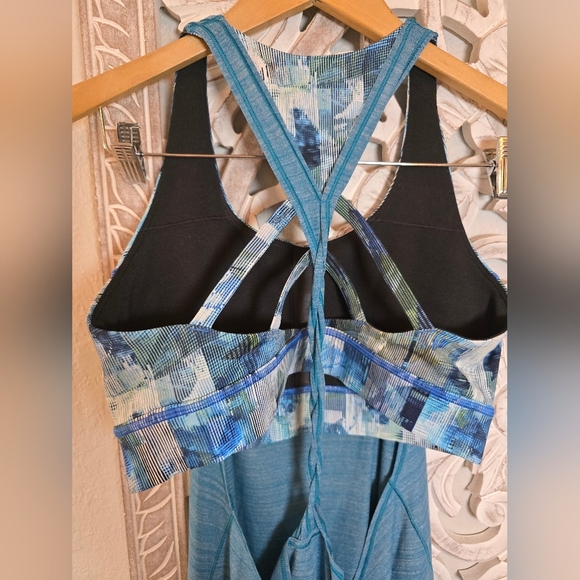 Lululemon Women's Twist And Toil Tank Top Teal Blue Sport Bra Size 10 - Picture 5 of 6